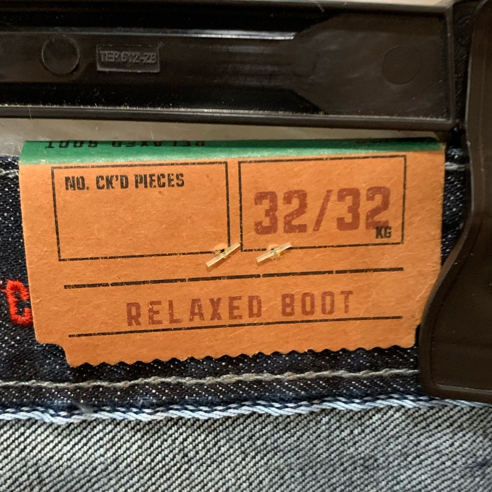 Urban Pipeline Relaxed Bootcut Dark Wash Distressed Denim Jeans Size 32/32 - Picture 10 of 12